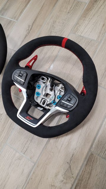 explorer steering wheel modded.jpg