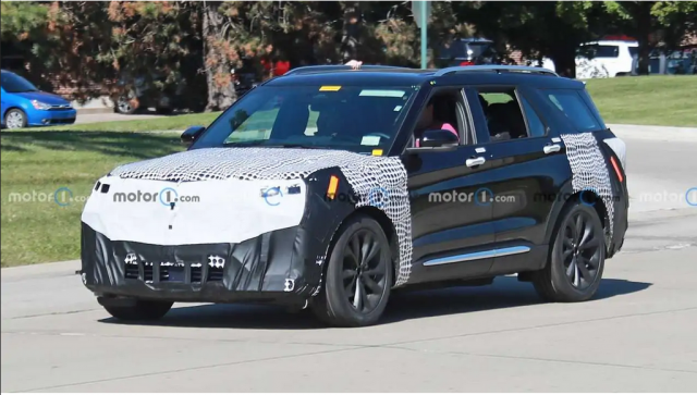 Updated Ford Explorer ST Spied For First Time.png