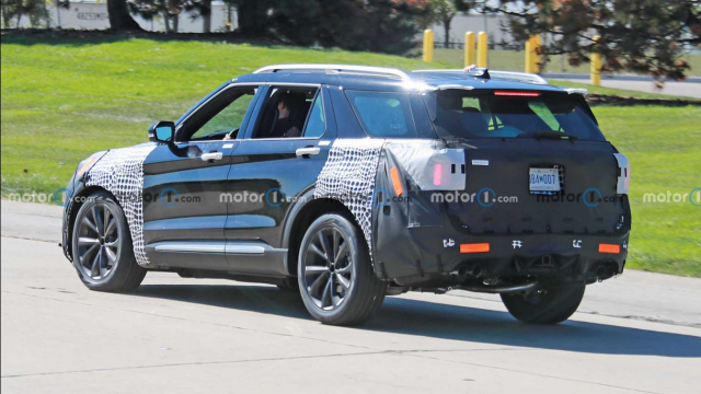 Updated Ford Explorer ST Spied For First Time 2.png