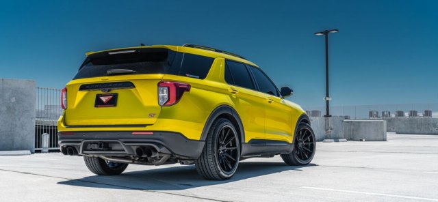 2021-Ford-Explorer-CM2-Custom-Gloss-Black-4-of-8-thegem-gallery-fullwidth.jpg