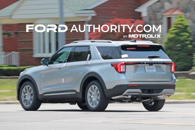 2024-Ford-Explorer-Platinum-No-Camouflage-June-2023-Silver-Exterior-006.jpg