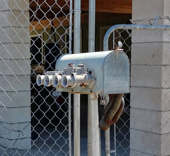 hot rod mail box.jpg