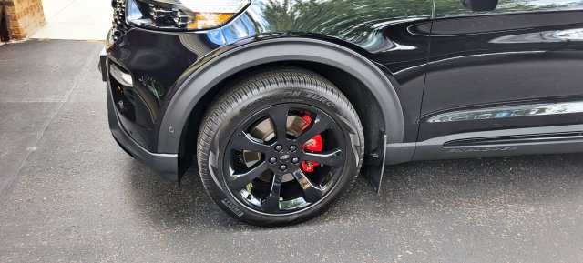 Wheels with black lugs.jpeg